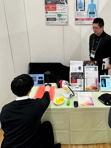 Right4W（ライトフォーワーク）のデモの様子